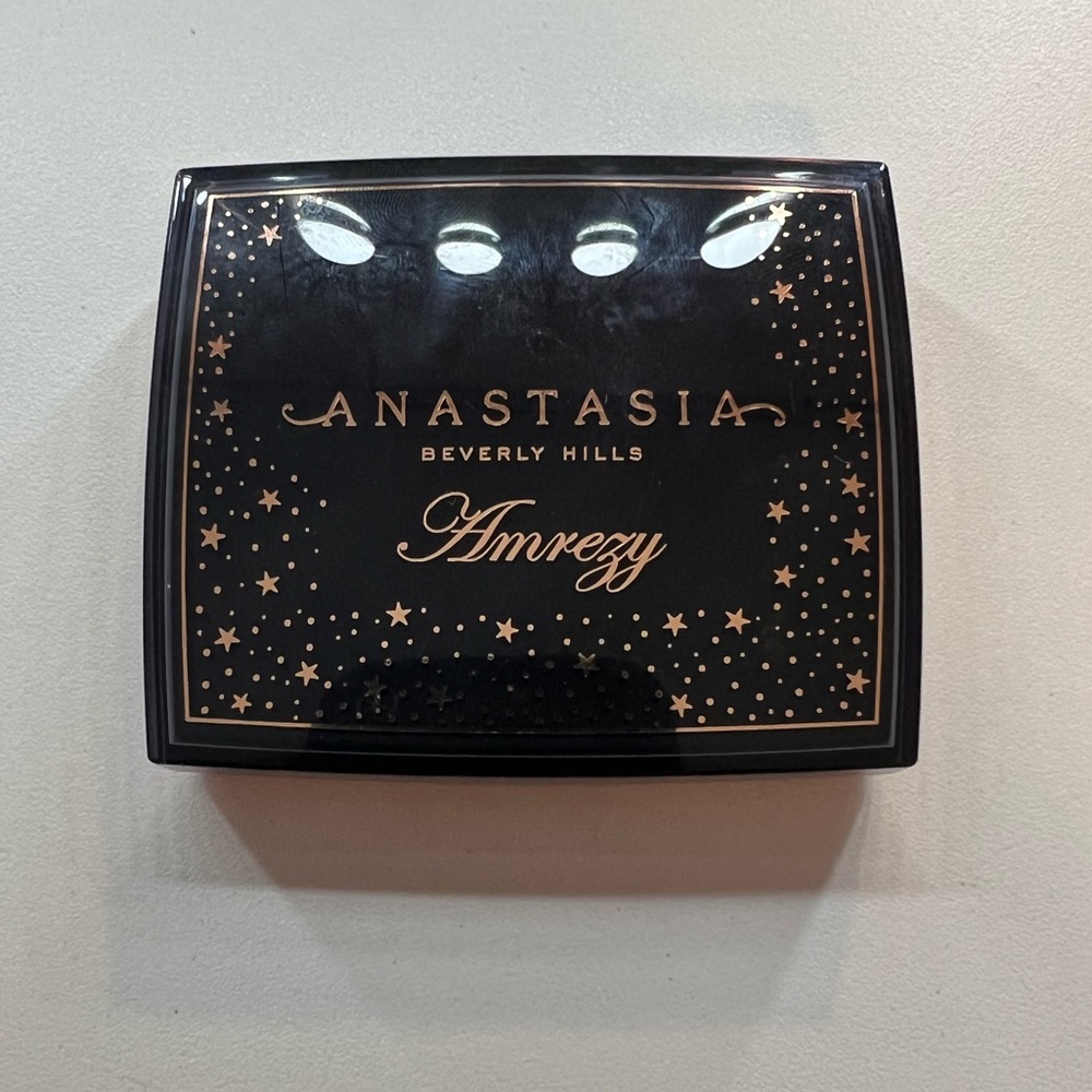 Anastasia amrezy highlighter